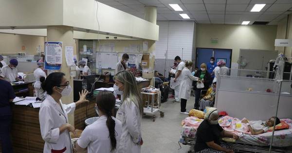 La Nación / Internados, urgencias y terapias llenaron camas en Clínicas