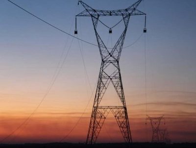 Alto Paraná: rescatan a joven que subió a una torre de alta tensión · Radio Monumental 1080 AM