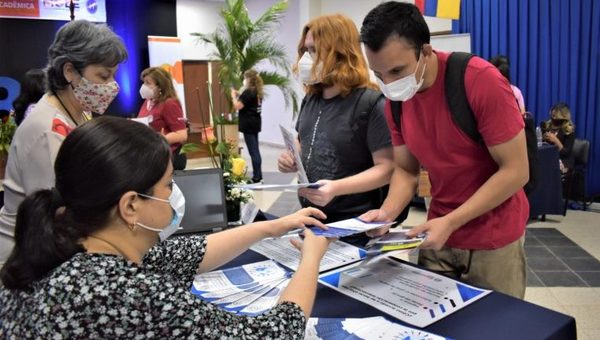 Compartieron oferta de becas de la cooperación internacional en Feria MOBE