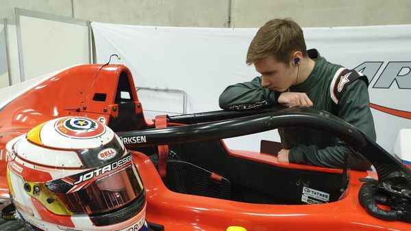 Joshua Duerksen apunta a la F3
