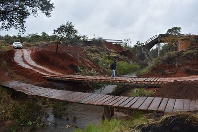 Fiscal analiza imputaciones en caso puente caído de Tacuatí - Nacionales - ABC Color