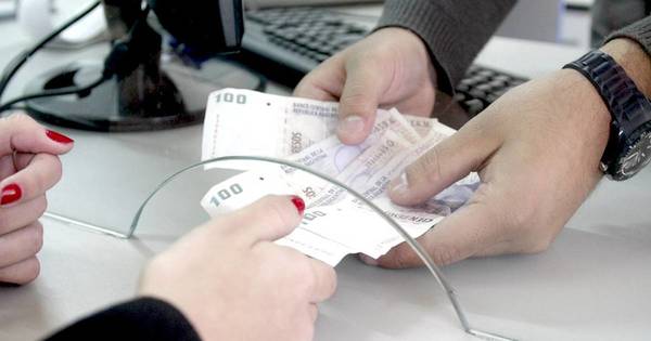 La Nación / Remesas familiares caen a setiembre del 2021, arrastradas por Argentina