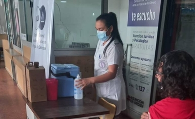 Diario HOY | Menores son los que más acuden a vacunatorio de la Terminal