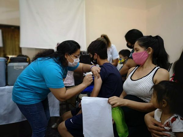 Pobladores del Barrio Santa Ana del Bañado Sur de Asunción recibieron vacunación ANTI COVID 19