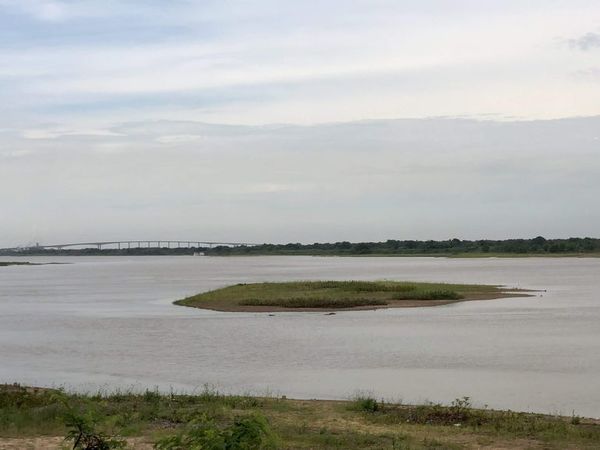 Río Paraguay subió dos centímetros, pero aún no sirve para alcanzar el cero hidrológico  - Nacionales - ABC Color