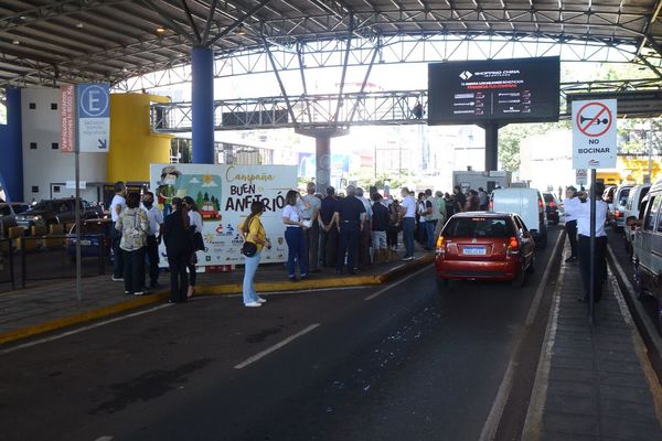 Intenso movimiento en apertura del Black Friday en CDE