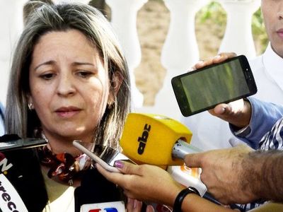 Abren investigación sobre muerte de una mujer en el interior de su automóvil - ABC en el Este - ABC Color