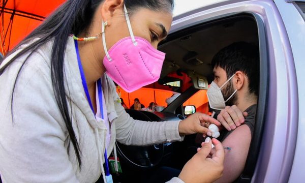 Mayores de 18 años ya podrán aplicarse la tercera dosis de la vacuna anticovid