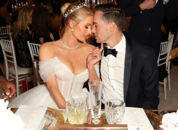 Paris Hilton se casó con el emprendedor Carter Reum