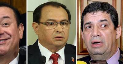 La Nación / “La gente sabrá cómo castigarlos llegado el momento”, dice destituido director de Paraguarí