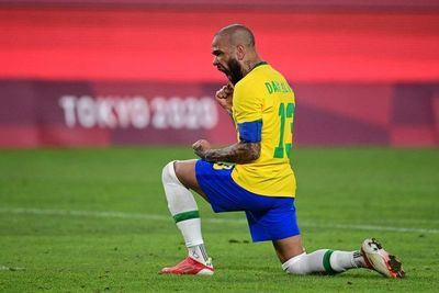 Dani Alves regresa al Barcelona, pero no podrá debutar hasta enero - Fútbol Internacional - ABC Color