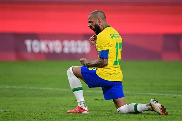 Dani Alves regresa al Barcelona, pero no podrá debutar hasta enero - Fútbol Internacional - ABC Color