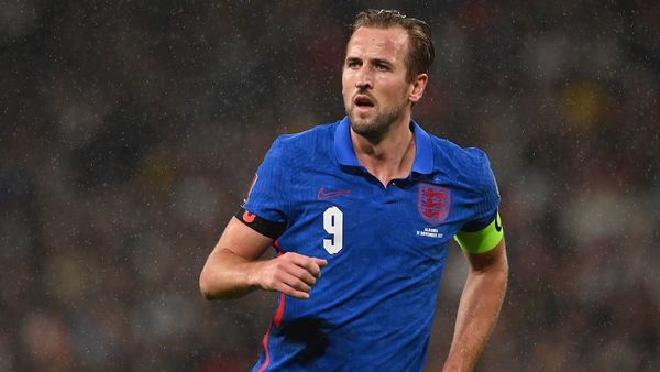 Kane lidera un vendaval inglés de 45 minutos