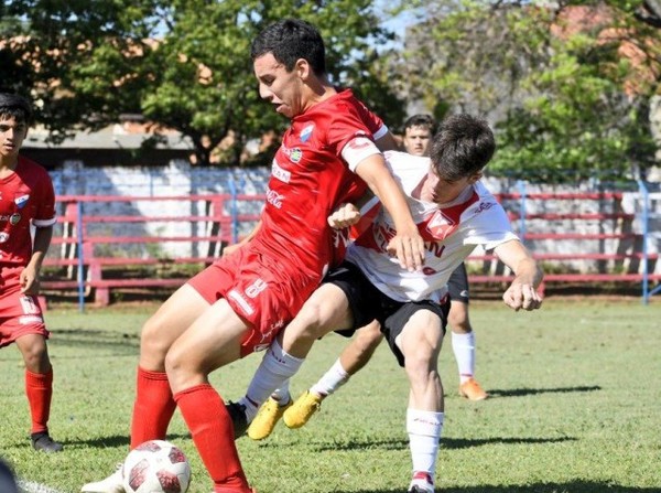 Tres victorias y dos empates en la Sub 17 - APF