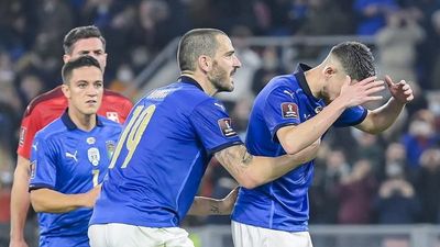 Italia se complica la vida