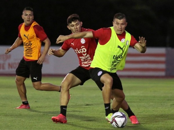 La Albirroja retomó entrenamientos - APF