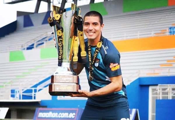 Crónica / Arnaldo Gauna. Vía Facebook consiguió club en el exterior
