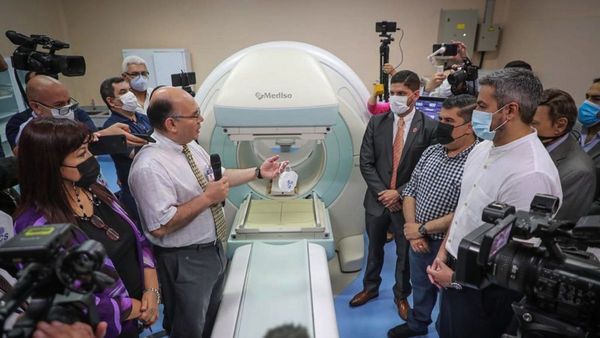 Inauguran el primer tomógrafo público para diagnosticar cáncer