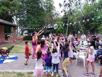 “Arte al Parque” invita a divertirse - Cultura - ABC Color