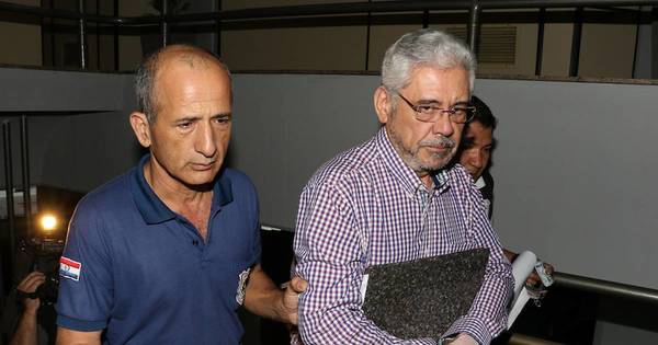 La Nación / Juicio a ex rector de la UNA vuelve a fojas cero