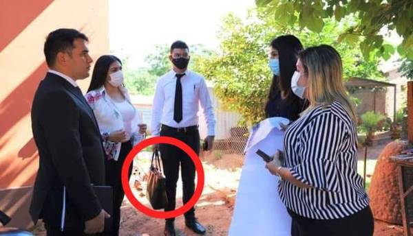 Novia de Portillo cuenta con “ataja carteras” en la Municipalidad de Luque •