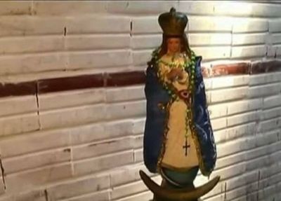 Incendio arrasó una vivienda en Asunción, solo se salvó la virgen de Caacupé