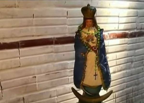 Incendio arrasó una vivienda en Asunción, solo se salvó la virgen de Caacupé