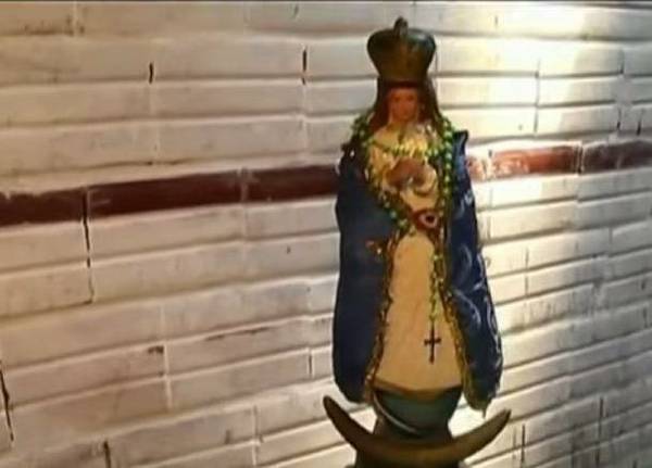 Incendio consumió una vivienda y solo e salvó la virgen de Caacupé – Prensa 5