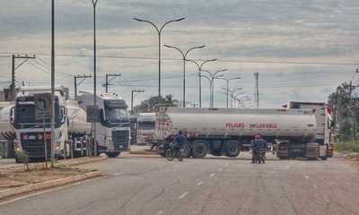 Gremios y transportistas de Bolivia rechazan el dialogo con el Gobierno y continúan en paro - .::Agencia IP::.