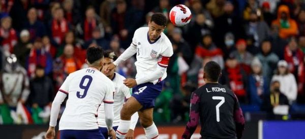 EEUU venció (2-0) a México y es nuevo líder del octogonal de la Concacaf