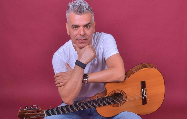 Fito Espínola lanza “Luna Gitana”, su primer álbum en plataformas digitales