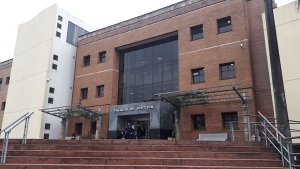 Absuelven a médico enjuiciado por coacción sexual y violación contra una paciente