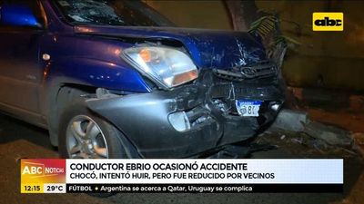 Conductor ebrio ocasionó accidente y fue reducido por los vecinos - ABC Noticias - ABC Color