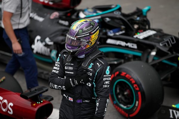 ¡Golpe al Mundial! Hamilton descalificado de la clasificación sprint
