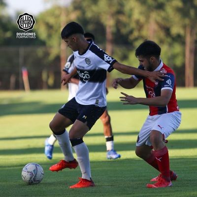 Sub 16: Cerro Porteño se quedó con el clásico y se asomó a la cima - Fútbol - ABC Color
