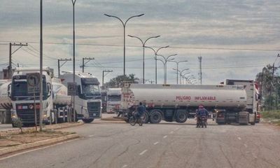 Gremios y transportistas de Bolivia rechazan el dialogo con el Gobierno y continúan en paro