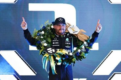 Bottas gana la Sprint con Hamilton remontando al P5