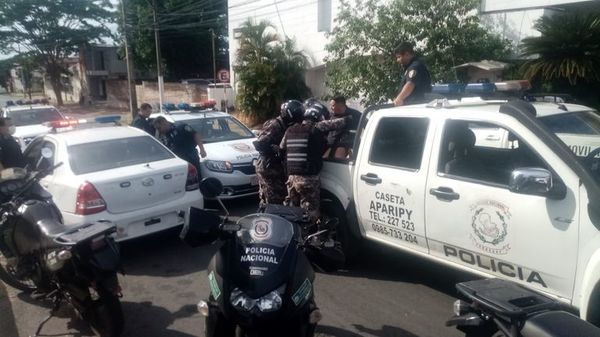 Aprehenden a cinco adolescentes por despojo de celular a punta de revólver - Nacionales - ABC Color