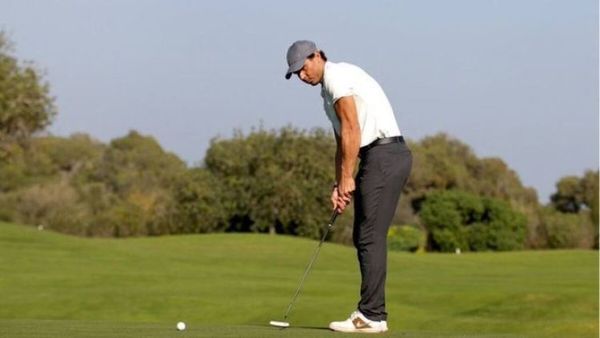 Rafael Nadal, todo un deportista: fue captado jugando un torneo de golf, en un campo de España