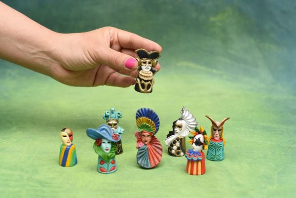 Un colorido mundo de cerámica en miniatura - ABC Revista - ABC Color