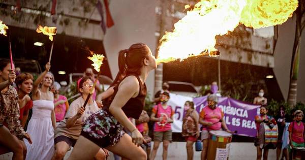 La Nación / Habilitaron una exposición de fotografías sobre el 25N