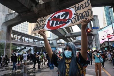 Nuevas protesta tras la ilegalización del debate sobre monarquía en Tailandia - Mundo - ABC Color