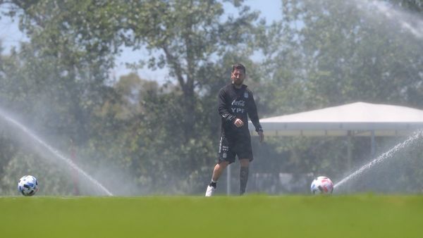 Argentina pone a punto a Messi y recupera a Paredes