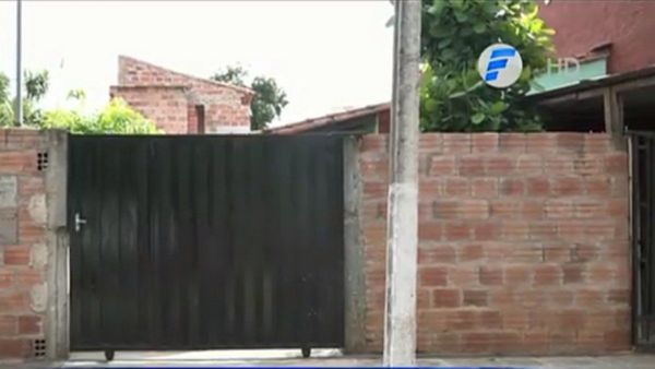 Una mujer mata a su pareja y luego se entrega a la Policía