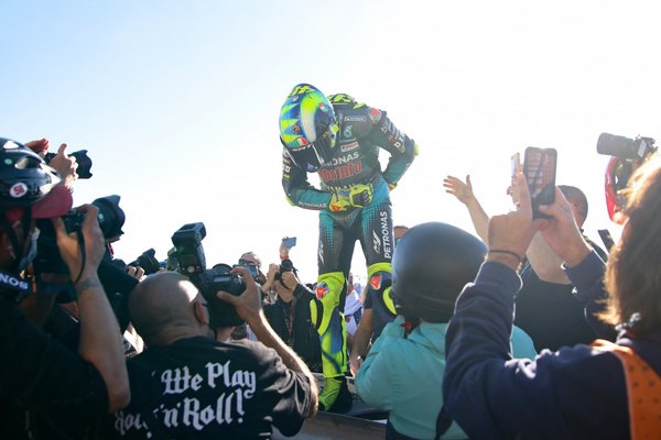 La emotiva despedida de Valentino Rossi del Moto GP