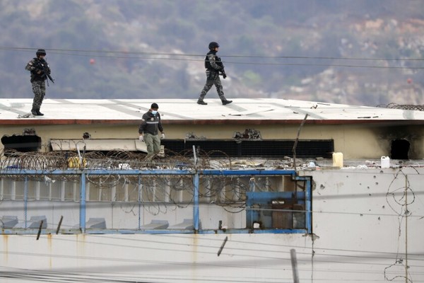 Cerca de 60 muertos en nuevos enfrentamientos en una cárcel de Ecuador