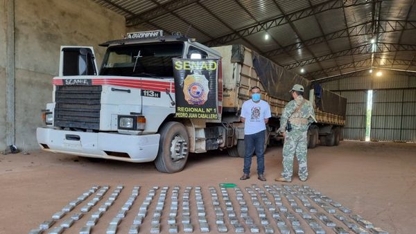Senad incauta marihuana y un tracto camión robado en Capitán Bado