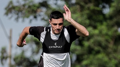 El Guma, obligado a modificar