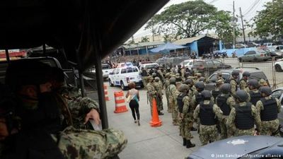 Militares refuerzan control de cárcel tras masacre que dejó 68 muertos en Ecuador