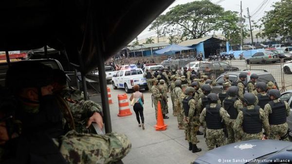 Militares refuerzan control de cárcel tras masacre que dejó 68 muertos en Ecuador